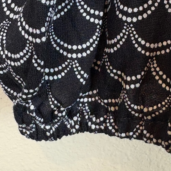 Michael Michael Kors Black with White Scalloped Print 3/4 Sleeves Blouse; Size M - Picture 5 of 10
